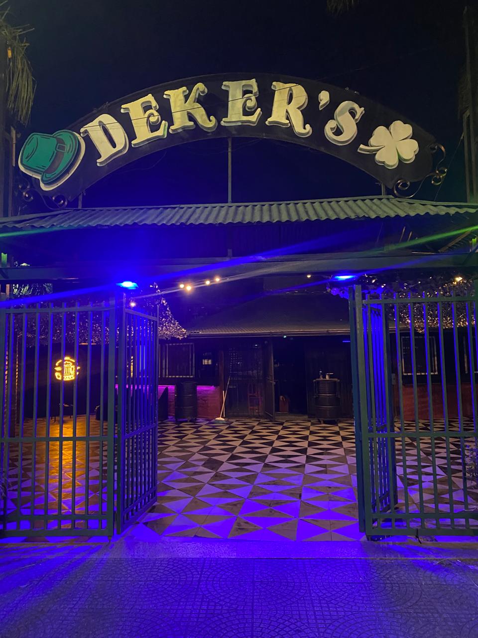 Frente del Bodegón Dekers